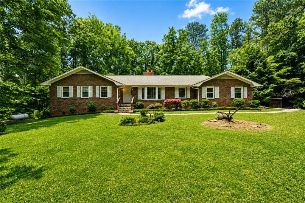 4 bedroom, 3 bathroom, 3,900 sq ft single family residence under contract at 2690 Hideaway Hills Lane, Powder Springs, GA 30127 — photo 2