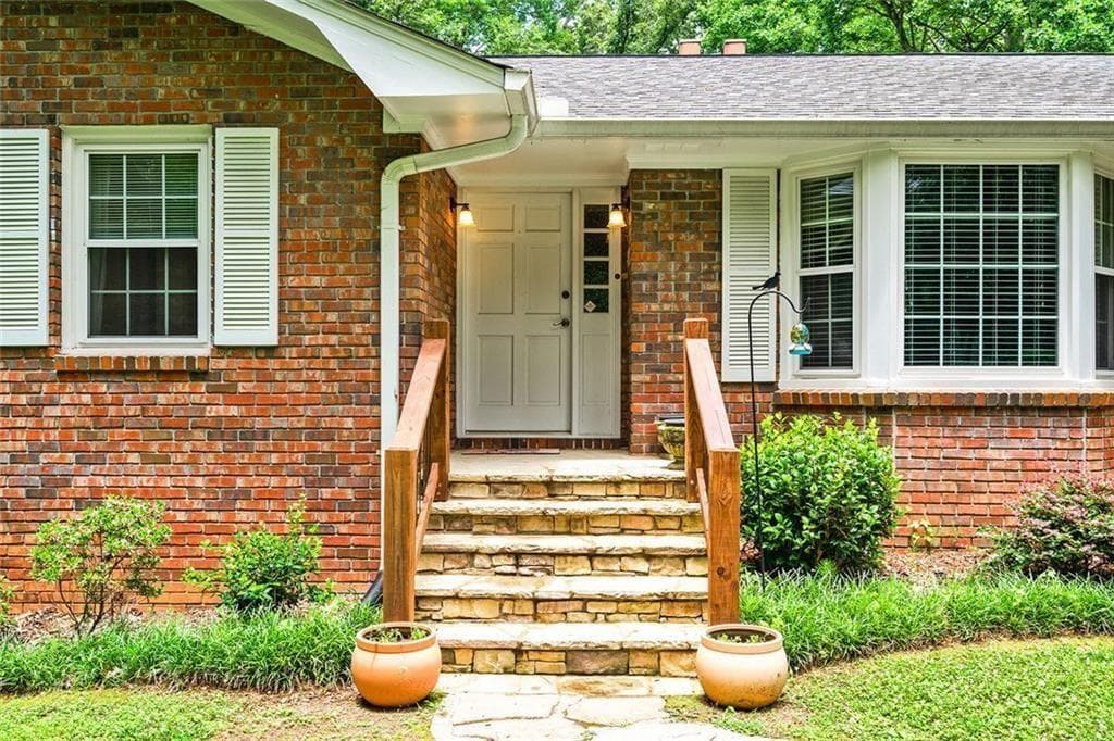 4 bedroom, 3 bathroom, 3,900 sq ft single family residence under contract at 2690 Hideaway Hills Lane, Powder Springs, GA 30127 — photo 3