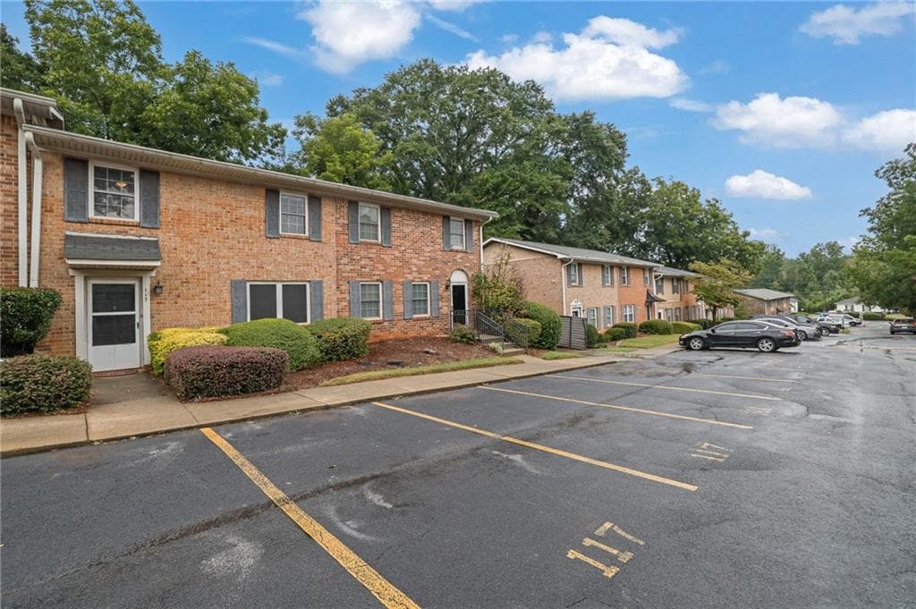 3 bedroom, 3 bathroom, 1,320 sq ft condominium for sale at 117 Northdale Place, Lawrenceville, GA 30046 — photo 2