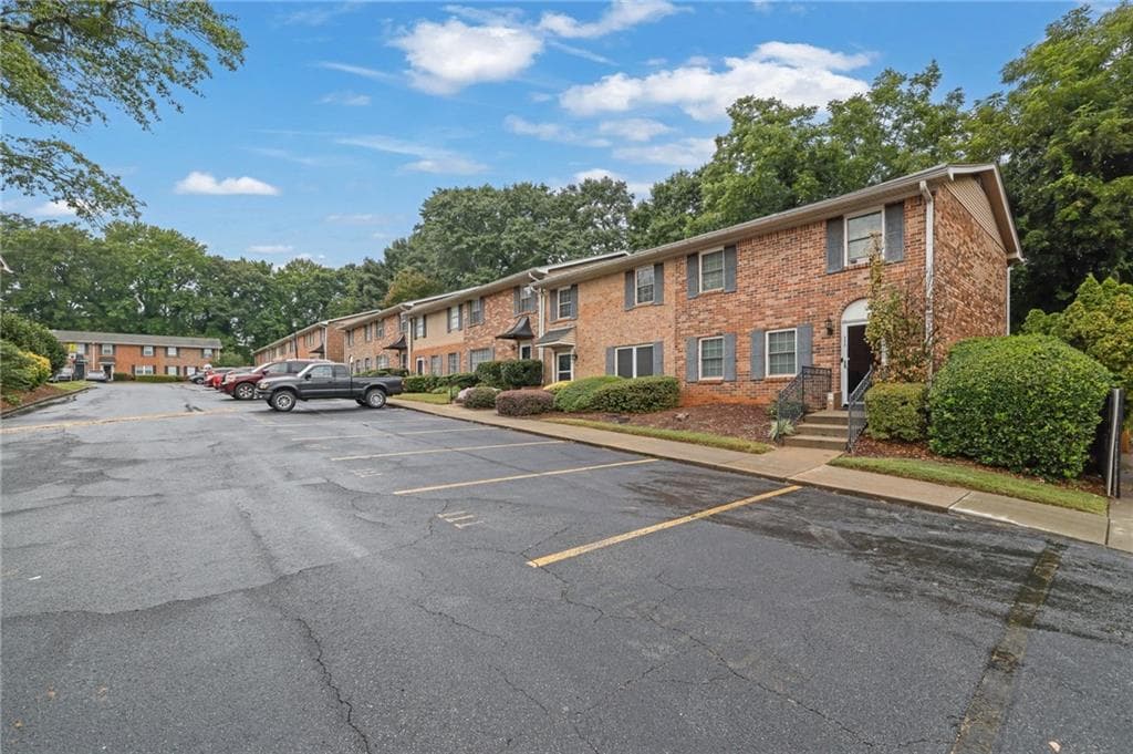 3 bedroom, 3 bathroom, 1,320 sq ft condominium for sale at 117 Northdale Place, Lawrenceville, GA 30046 — photo 3