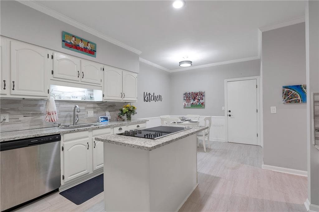 3 bedroom, 3 bathroom, 2,321 sq ft condominium for sale at 5638 River Oaks Place A4, Sandy Springs, GA 30327 — photo 7