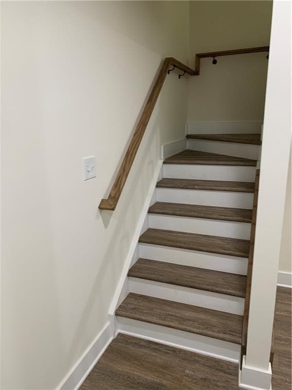 3 bedroom, 3 bathroom, 2,024 sq ft townhouse for sale at 5985 Eagle Tiff Lane, Sugar Hill, GA 30518 — photo 2