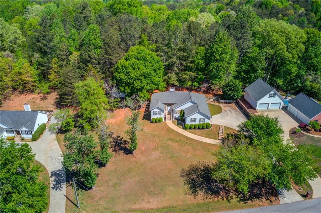 3 bedroom, 2 bathroom, 1,912 sq ft single family residence for sale at 3314 Banks Mountain Drive, Gainesville, GA 30506 — photo 2