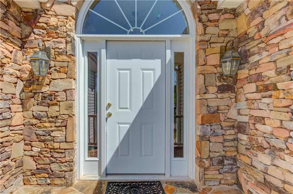 3 bedroom, 2 bathroom, 1,912 sq ft single family residence for sale at 3314 Banks Mountain Drive, Gainesville, GA 30506 — photo 6