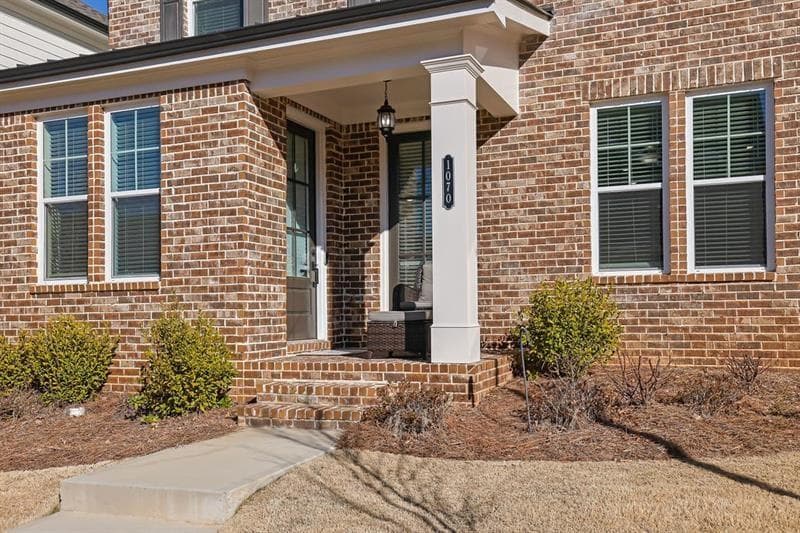 4 bedroom, 3 bathroom, 2,502 sq ft single family residence for rent at 1070 Poppy Pointe, Alpharetta, GA 30004 for $3,500 a month — photo 2
