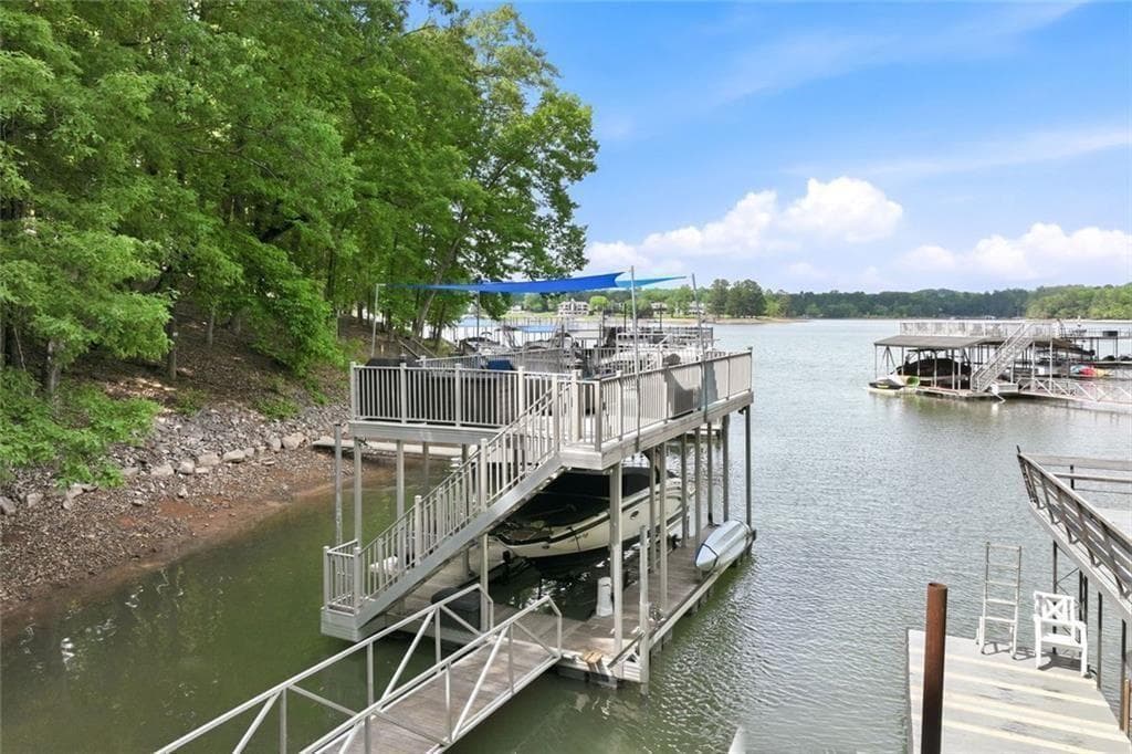 2 bedroom, 2 bathroom, 1,290 sq ft single family residence for sale at 528 Oak Grove Road, Dawsonville, GA 30534