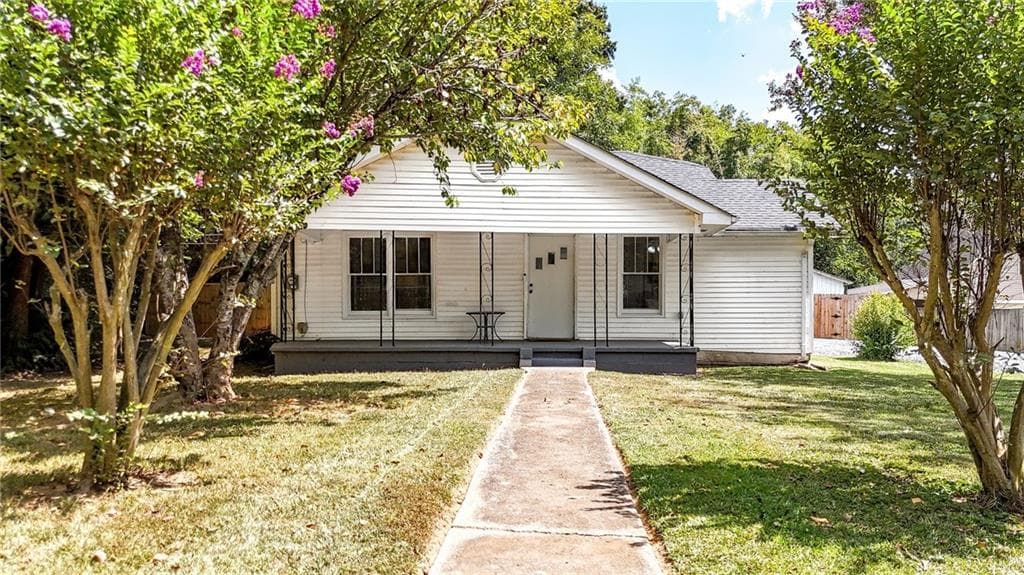 3 bedroom, 1 bathroom, 1,414 sq ft single family residence under contract at 107 Morgan Street, Rockmart, GA 30153