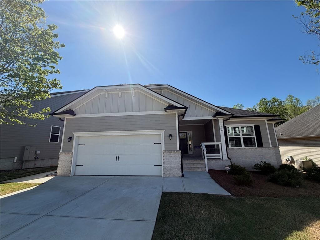 5 bedroom, 3 bathroom, 3,222 sq ft single family residence for sale at 620 Bald Ridge Circle, Demorest, GA 30535 — photo 2