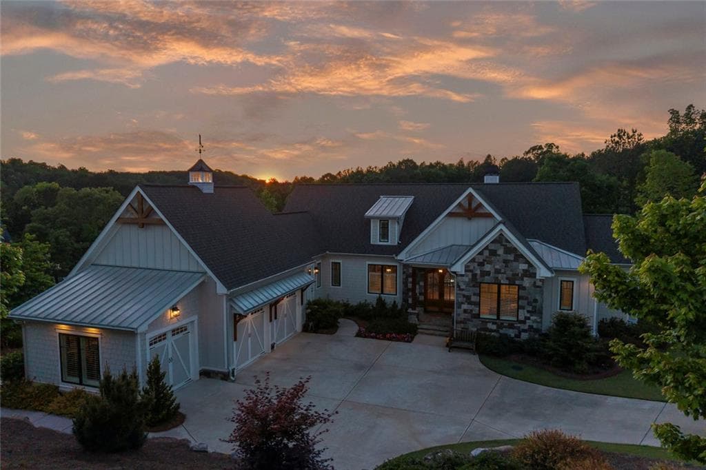 3 bedroom, 4 bathroom, 4,528 sq ft single family residence for sale at 1634 Currahee Club Drive, Toccoa, GA 30577