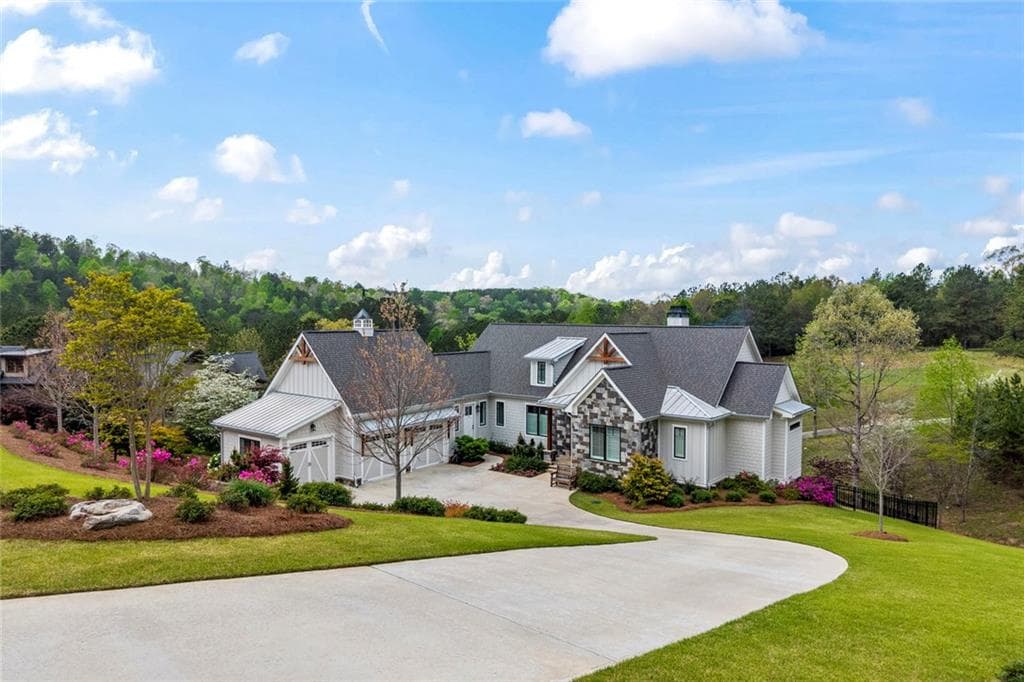 3 bedroom, 4 bathroom, 4,528 sq ft single family residence for sale at 1634 Currahee Club Drive, Toccoa, GA 30577 — photo 4