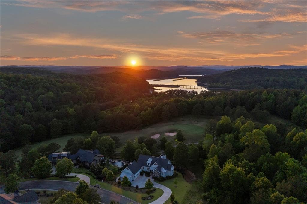 3 bedroom, 4 bathroom, 4,528 sq ft single family residence for sale at 1634 Currahee Club Drive, Toccoa, GA 30577 — photo 9