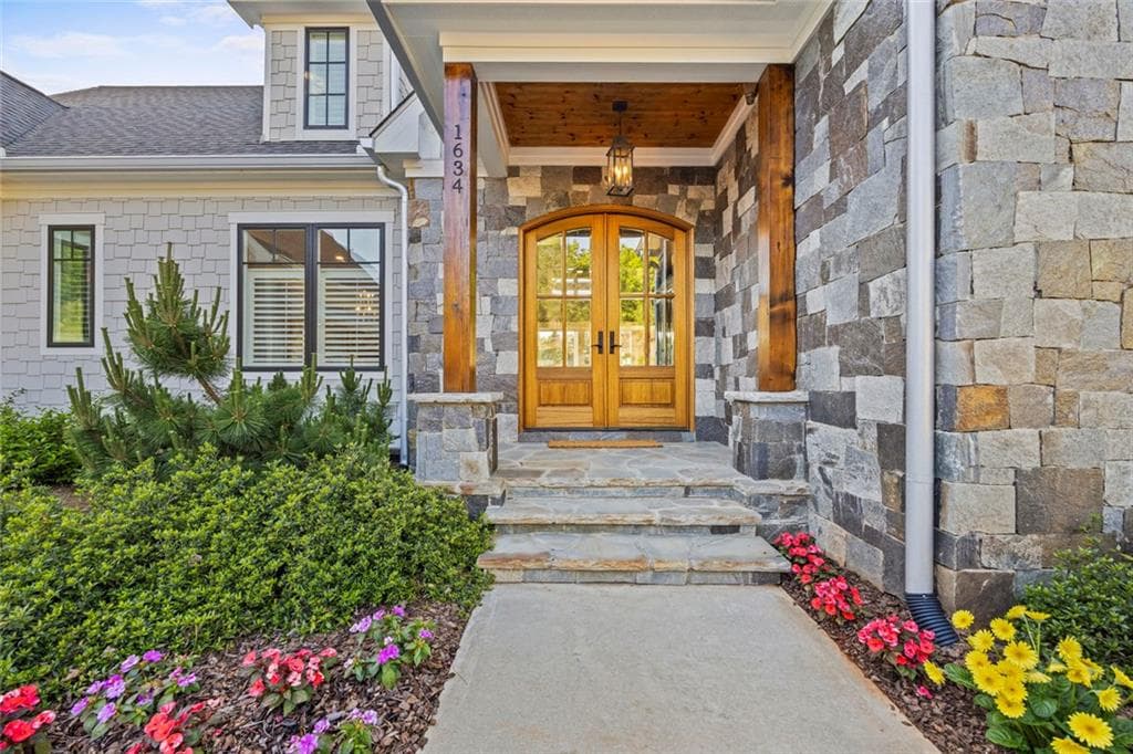 3 bedroom, 4 bathroom, 4,528 sq ft single family residence for sale at 1634 Currahee Club Drive, Toccoa, GA 30577 — photo 10