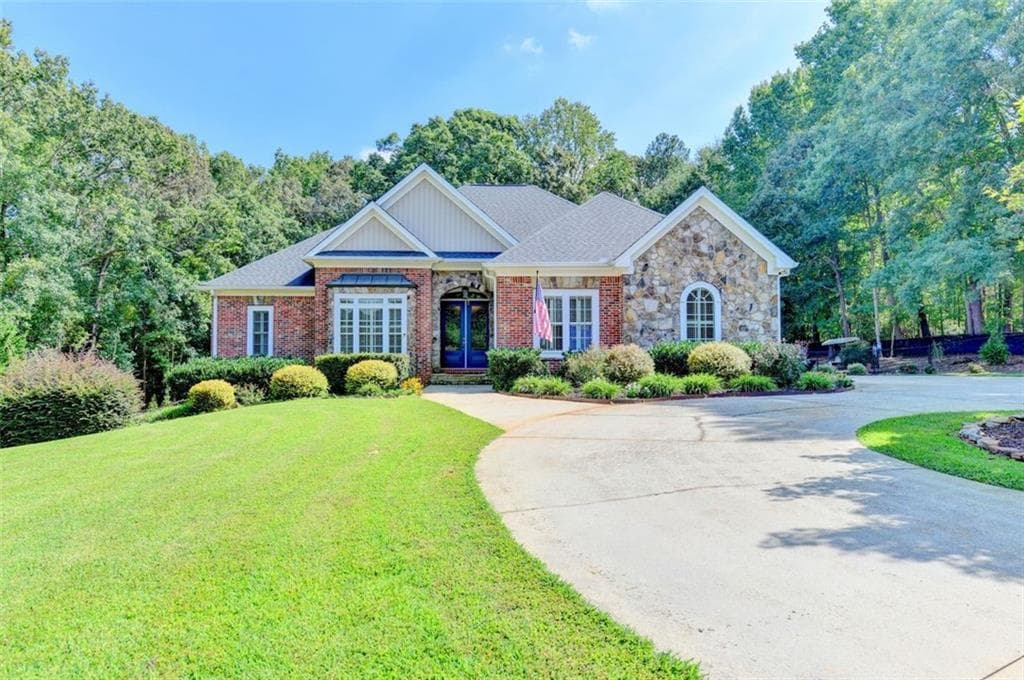 5 bedroom, 5 bathroom, 3,984 sq ft single family residence under contract at 4025 Tanners Mill Road, Braselton, GA 30517 — photo 2