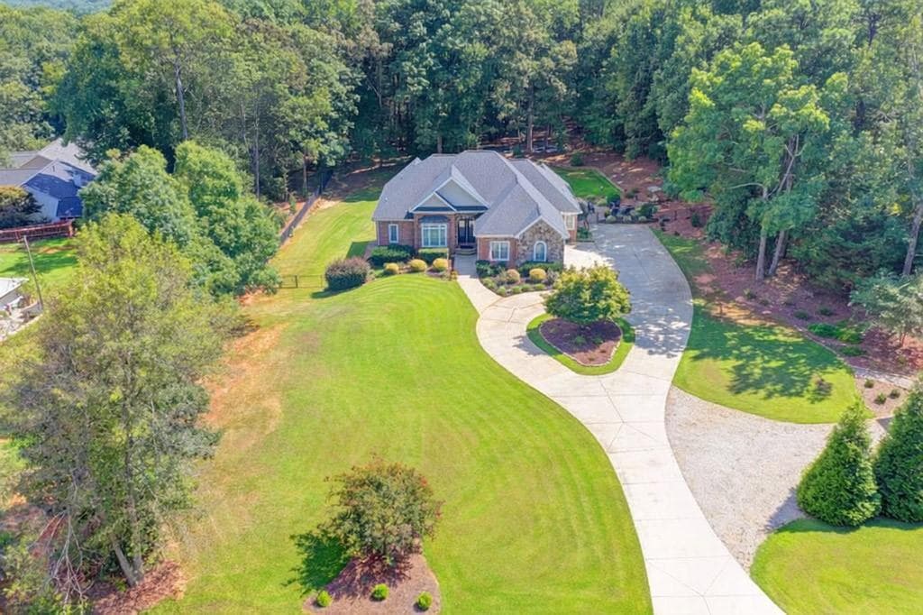5 bedroom, 5 bathroom, 3,984 sq ft single family residence under contract at 4025 Tanners Mill Road, Braselton, GA 30517