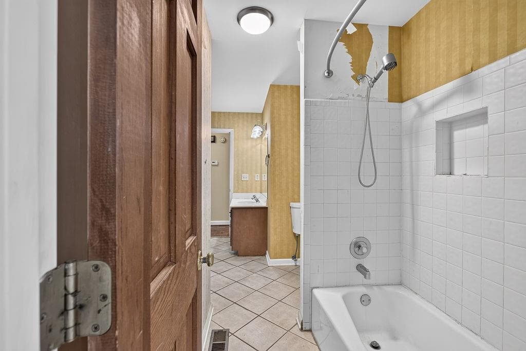 4 bedroom, 3 bathroom, 3,083 sq ft single family residence for sale at 4370 Laurian Drive, Kennesaw, GA 30144 — photo 7