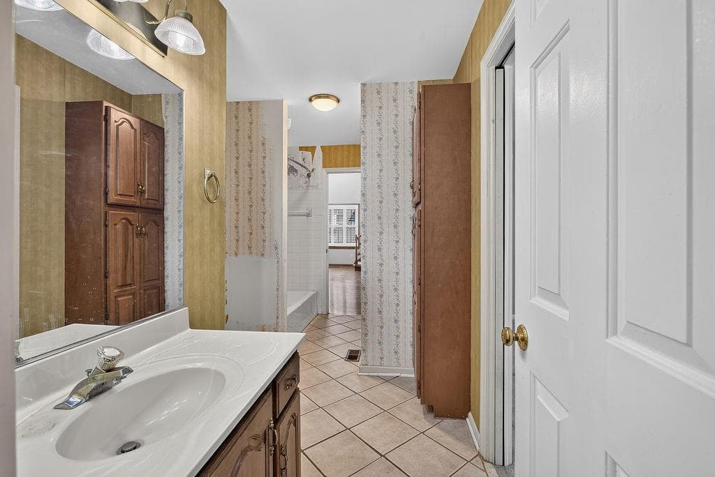 4 bedroom, 3 bathroom, 3,083 sq ft single family residence for sale at 4370 Laurian Drive, Kennesaw, GA 30144 — photo 9