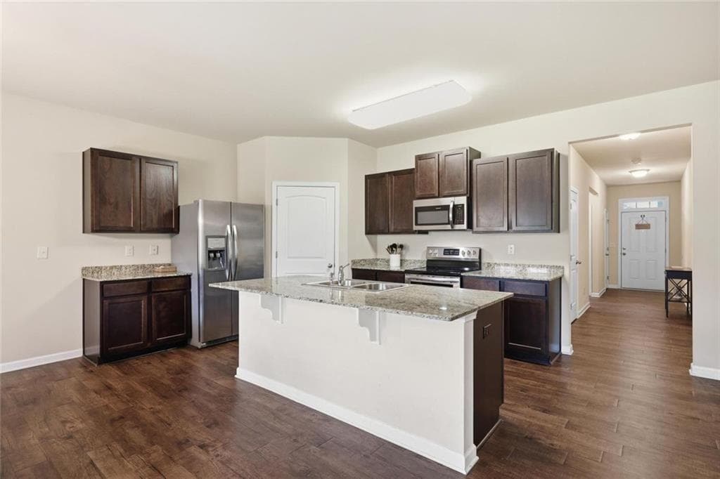 4 bedroom, 2 bathroom, 1,768 sq ft single family residence under contract at 8482 Glenview Street, Douglasville, GA 30134 — photo 7