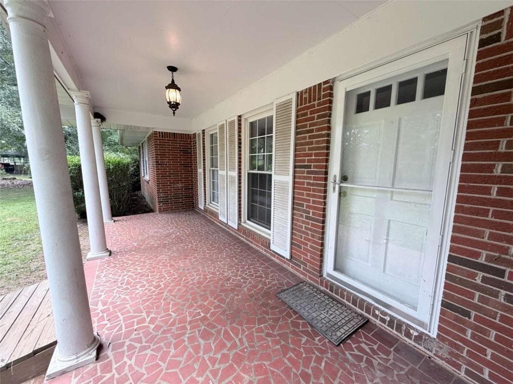 3 bedroom, 2 bathroom, 1,909 sq ft single family residence for sale at 1571 Ebenezer Road, Conyers, GA 30094 — photo 3