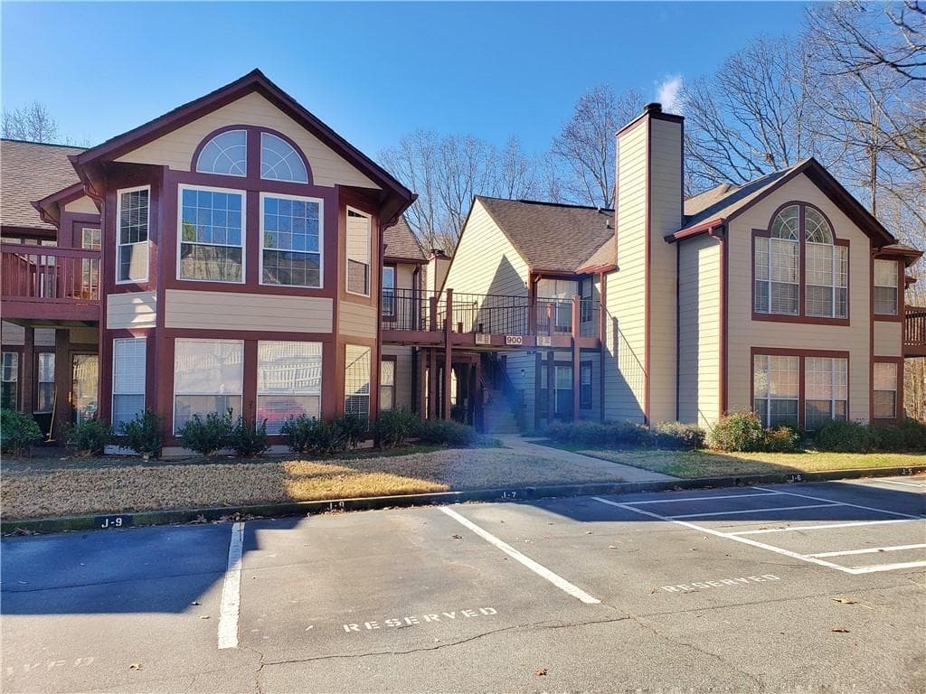 2 bedroom, 2 bathroom, 880 sq ft condominium for rent at 913 Wentworth Court 913, Alpharetta, GA 30022 for $1,650 a month — photo 1 of 19