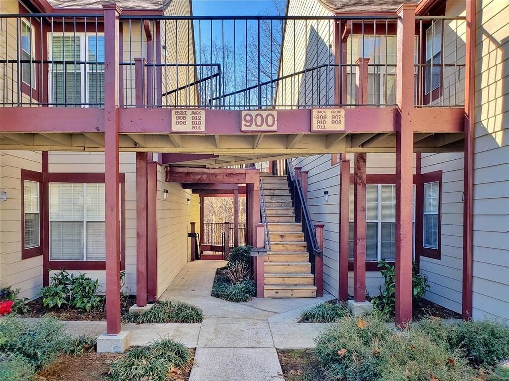 2 bedroom, 2 bathroom, 880 sq ft condominium for rent at 913 Wentworth Court 913, Alpharetta, GA 30022 for $1,650 a month — photo 2