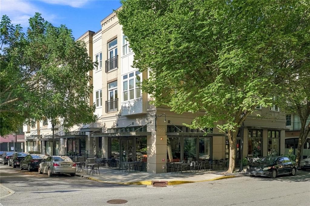 2 bedroom, 2 bathroom, 1,125 sq ft condominium for rent at 933 Garrett Street 201, Atlanta, GA 30316 for $2,495 a month — photo 2