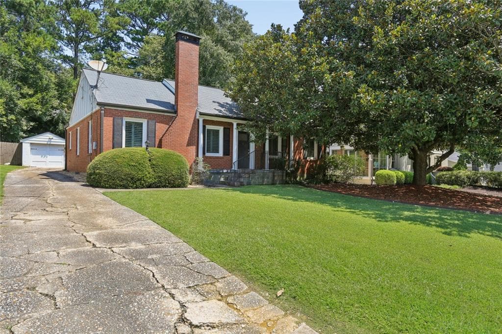 3 bedroom, 1 bathroom, 1,486 sq ft single family residence for rent at 266 Midvale Drive, Atlanta, GA 30342 for $2,900 a month — photo 2
