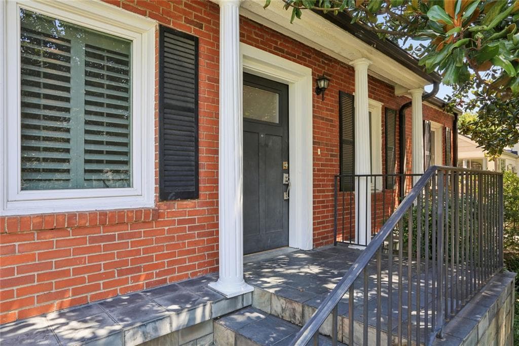 3 bedroom, 1 bathroom, 1,486 sq ft single family residence for rent at 266 Midvale Drive, Atlanta, GA 30342 for $2,900 a month — photo 3
