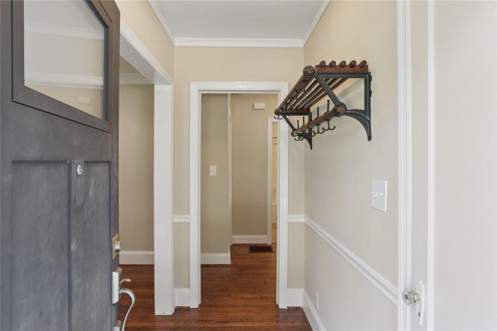 3 bedroom, 1 bathroom, 1,486 sq ft single family residence for rent at 266 Midvale Drive, Atlanta, GA 30342 for $2,900 a month — photo 4