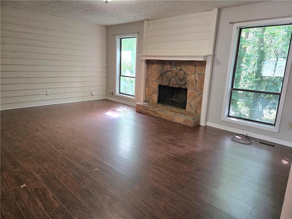 4 bedroom, 2 bathroom, 1,780 sq ft single family residence for rent at 2982 Hillwood Drive, Lawrenceville, GA 30044 for $2,189 a month — photo 2