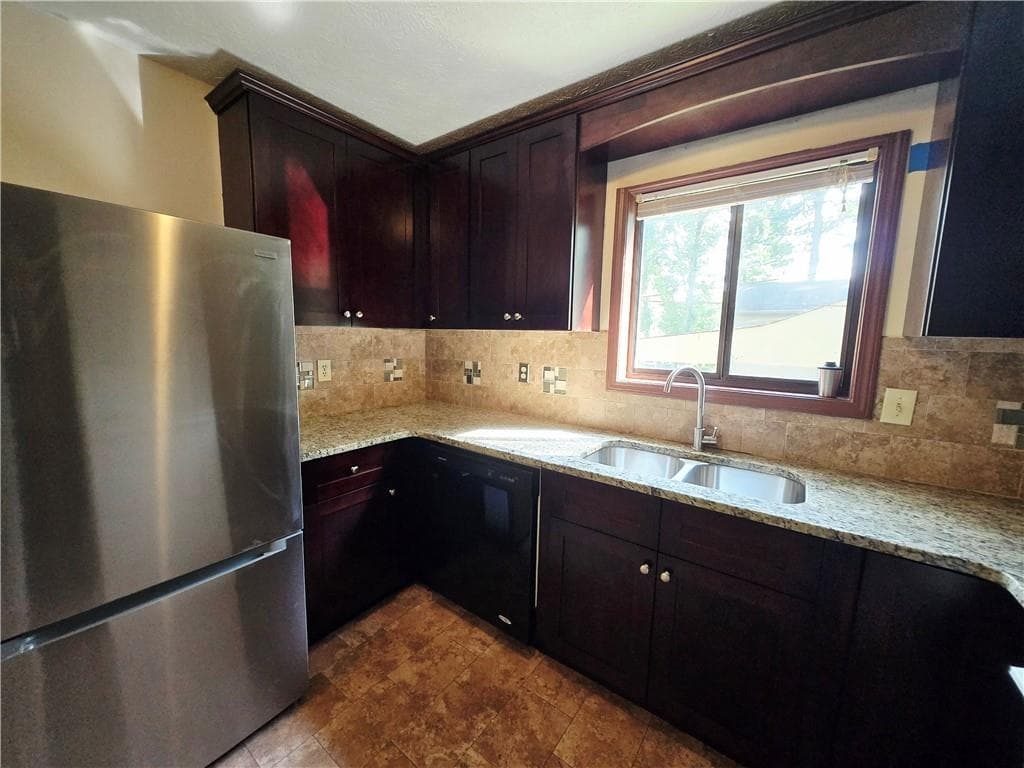 4 bedroom, 2 bathroom, 1,780 sq ft single family residence for rent at 2982 Hillwood Drive, Lawrenceville, GA 30044 for $2,189 a month — photo 9