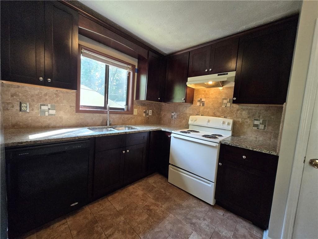 4 bedroom, 2 bathroom, 1,780 sq ft single family residence for rent at 2982 Hillwood Drive, Lawrenceville, GA 30044 for $2,189 a month — photo 10