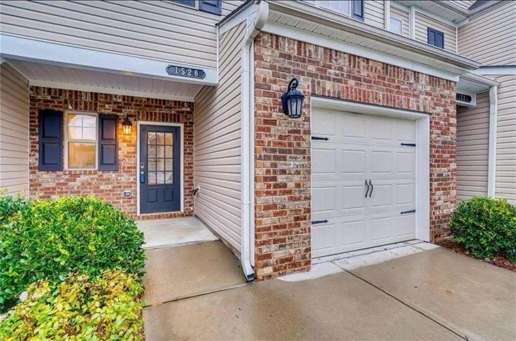 3 bedroom, 3 bathroom, 1,707 sq ft townhouse for rent at 1526 Brookmere Way, Cumming, GA 30040 for $2,300 a month — photo 2