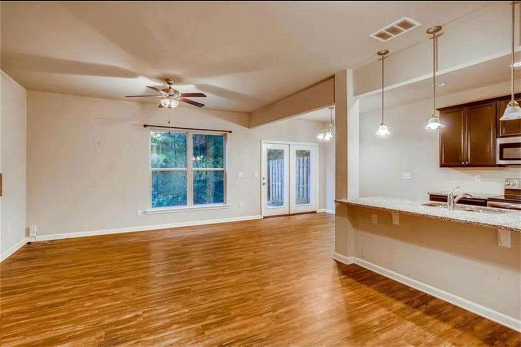 3 bedroom, 3 bathroom, 1,707 sq ft townhouse for rent at 1526 Brookmere Way, Cumming, GA 30040 for $2,300 a month — photo 4