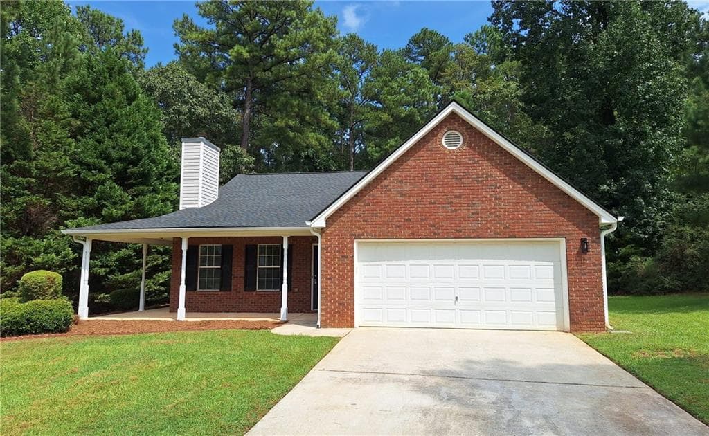 3 bedroom, 2 bathroom, 1,515 sq ft single family residence under contract at 215 Oak Hill Drive, Covington, GA 30016 — photo 3
