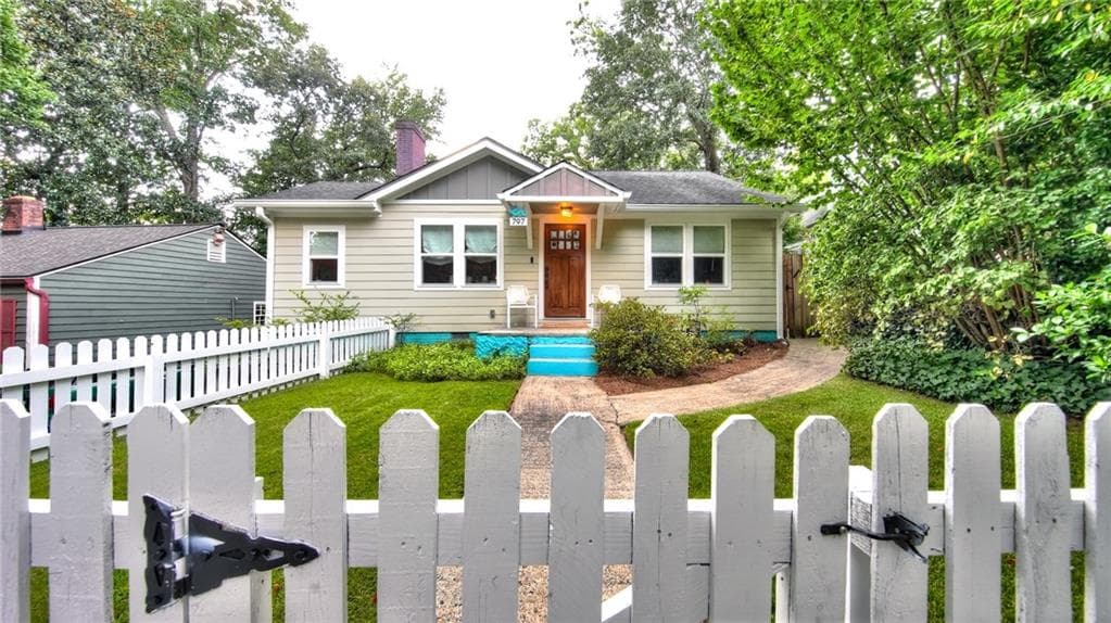3 bedroom, 2 bathroom, 1,886 sq ft single family residence under contract at 797 Stokeswood Avenue, Atlanta, GA 30316 — photo 2