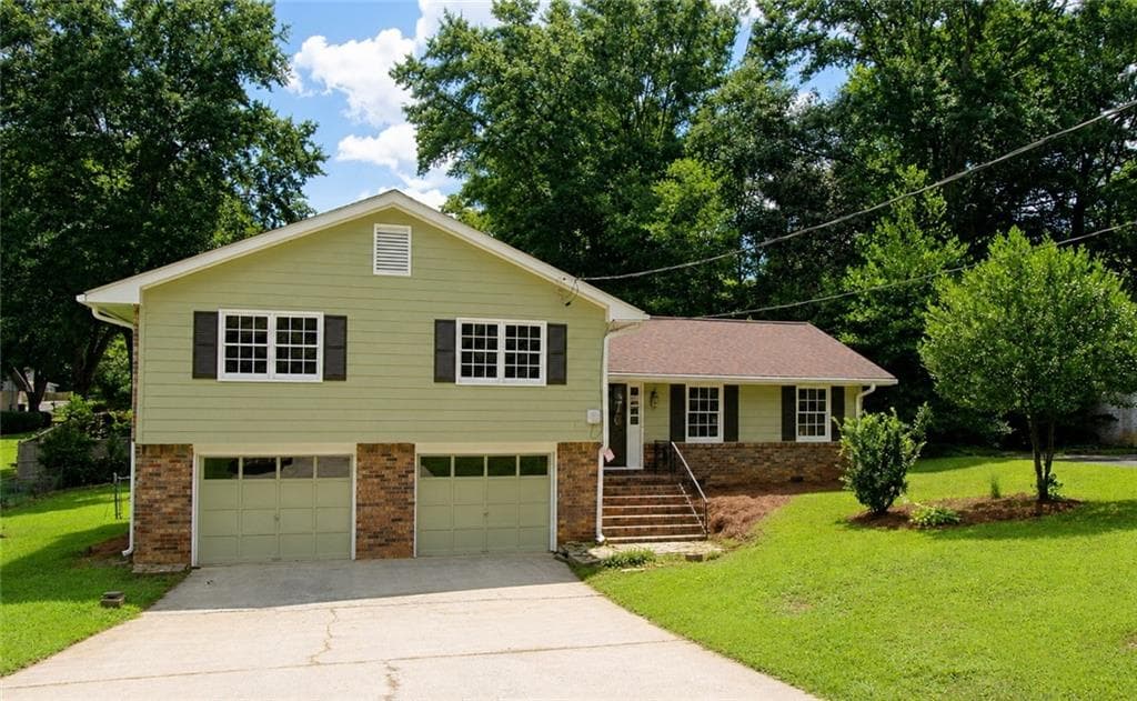 3 bedroom, 2 bathroom, 2,134 sq ft single family residence for sale at 703 Foxcroft Trail, Marietta, GA 30067 — photo 2