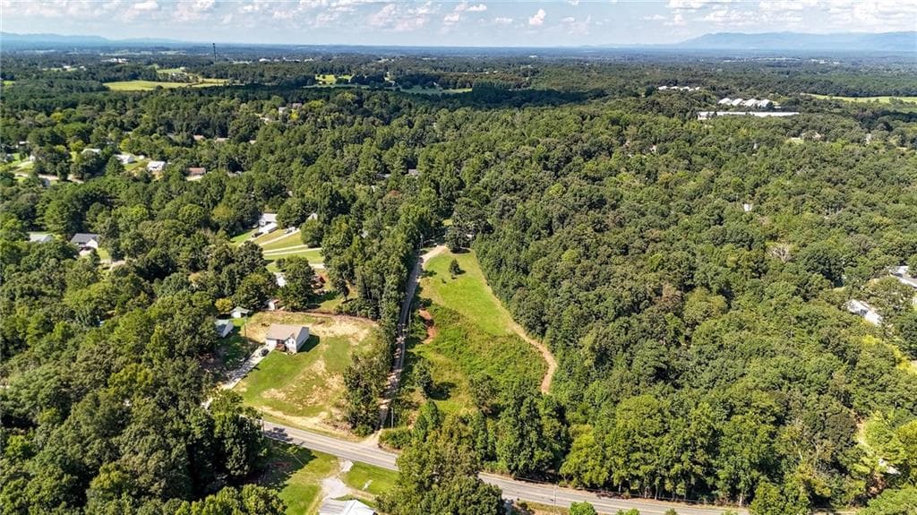 4 bedroom, 2 bathroom, 1,404 sq ft single family residence for sale at 4382 Dews Pond Road, Calhoun, GA 30701 — photo 2