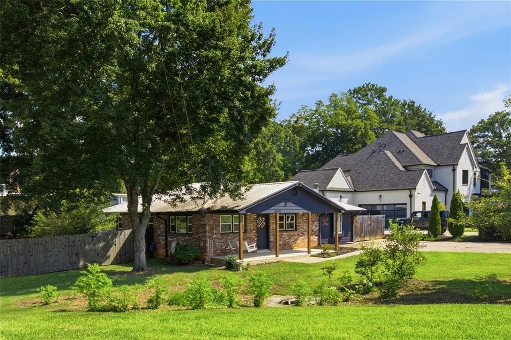 3 bedroom, 1 bathroom, 1,440 sq ft single family residence under contract at 211 Brooke Drive, Alpharetta, GA 30009 — photo 2