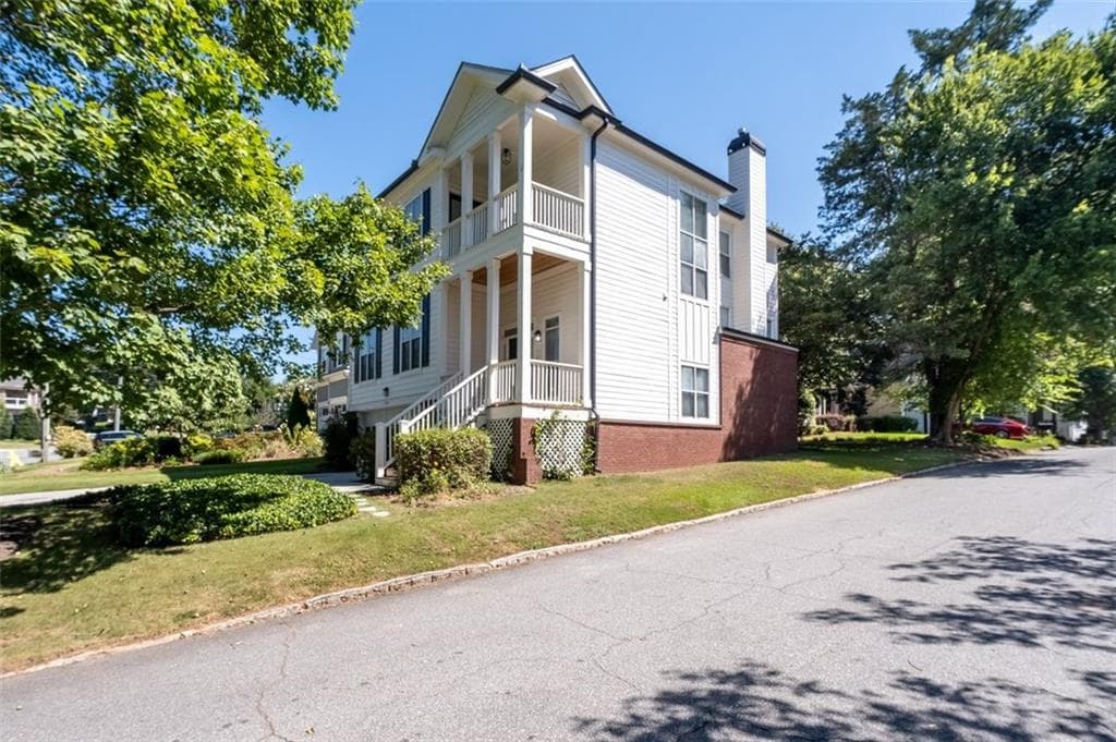 3 bedroom, 3 bathroom, 2,524 sq ft single family residence under contract at 2481 Appalachee Drive, Atlanta, GA 30319 — photo 3
