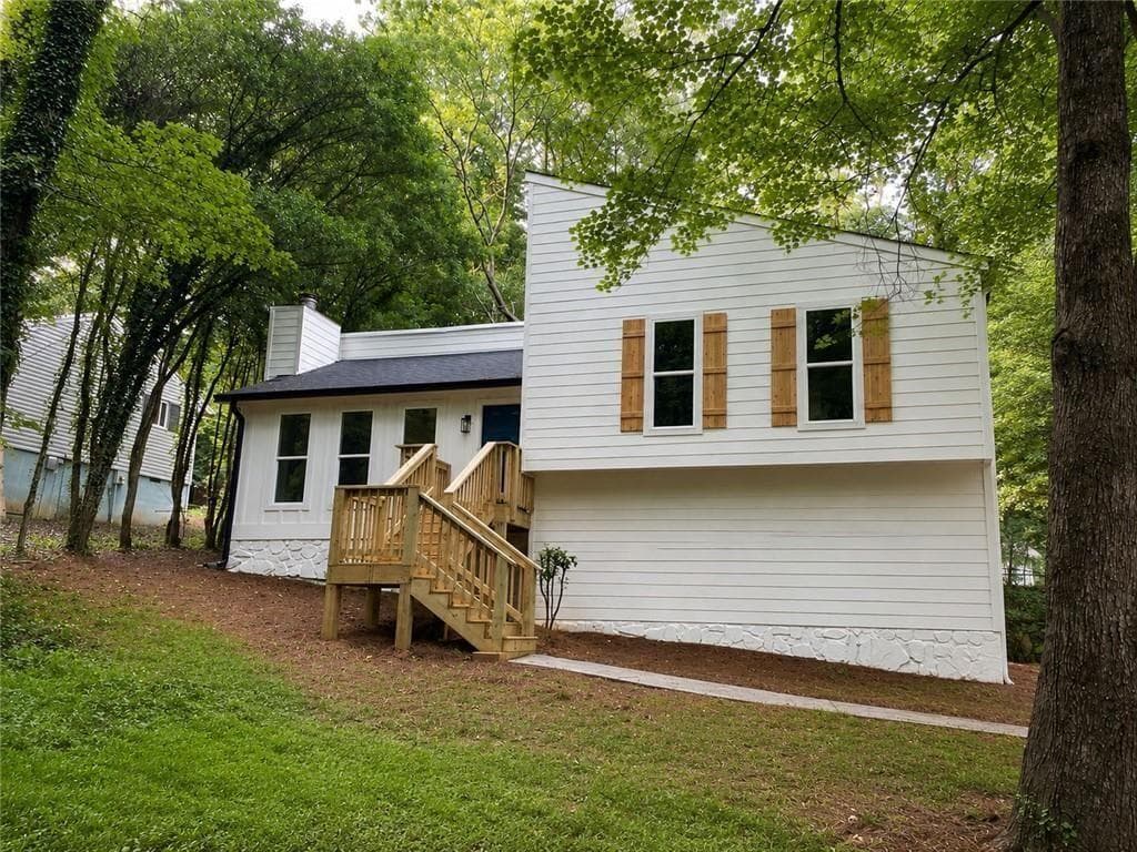 4 bedroom, 3 bathroom, 1,567 sq ft single family residence under contract at 605 Dover Street, Marietta, GA 30066