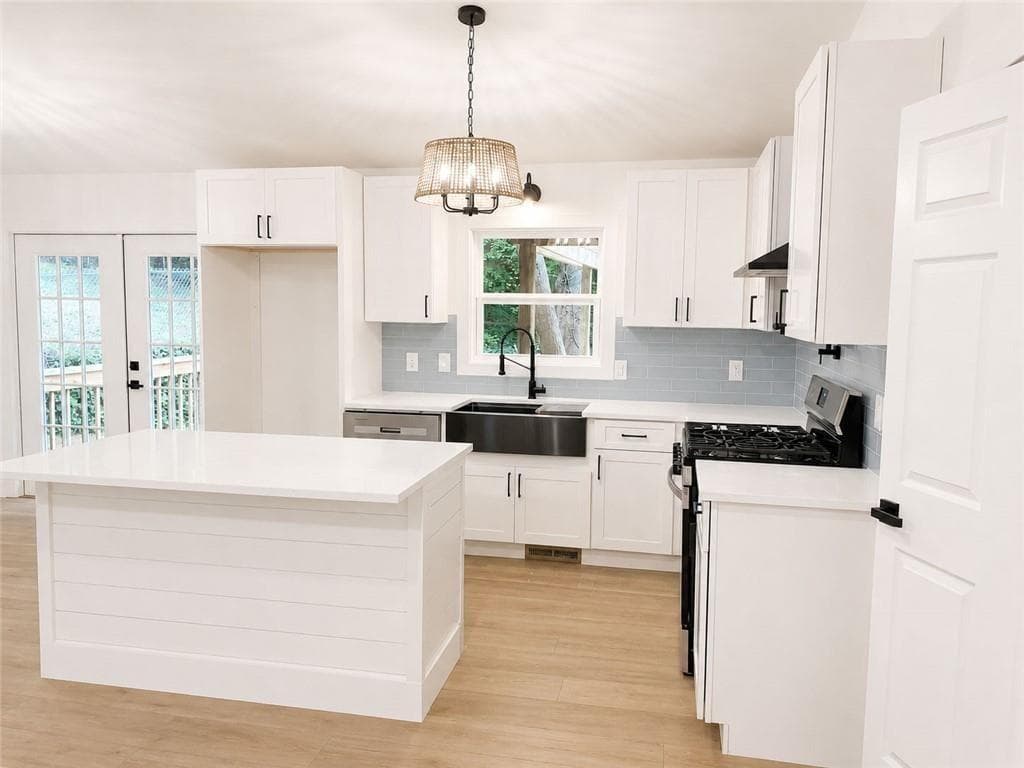 4 bedroom, 3 bathroom, 1,567 sq ft single family residence under contract at 605 Dover Street, Marietta, GA 30066 — photo 3