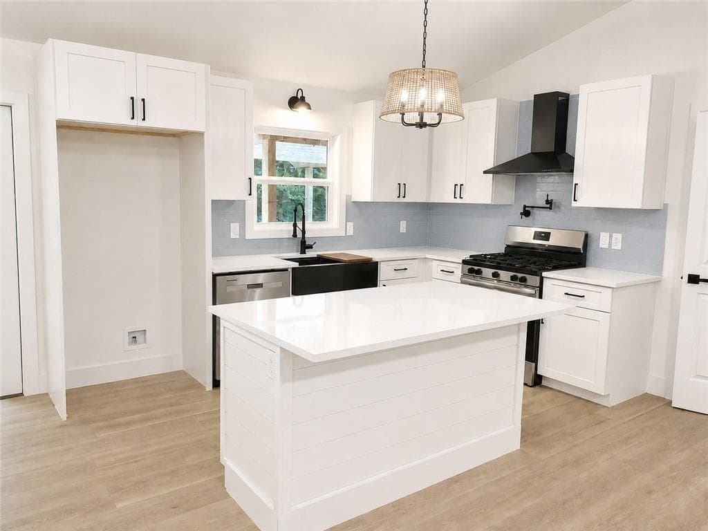 4 bedroom, 3 bathroom, 1,567 sq ft single family residence under contract at 605 Dover Street, Marietta, GA 30066 — photo 4