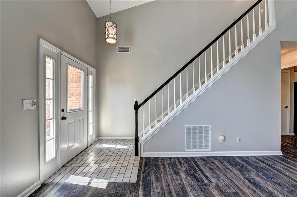3 bedroom, 2 bathroom, 2,456 sq ft single family residence for rent at 235 Tanners Court, Alpharetta, GA 30022 for $2,750 a month — photo 2