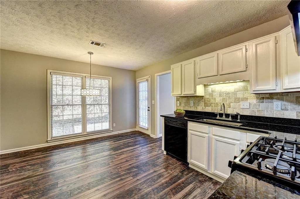 3 bedroom, 2 bathroom, 2,456 sq ft single family residence for rent at 235 Tanners Court, Alpharetta, GA 30022 for $2,750 a month — photo 8