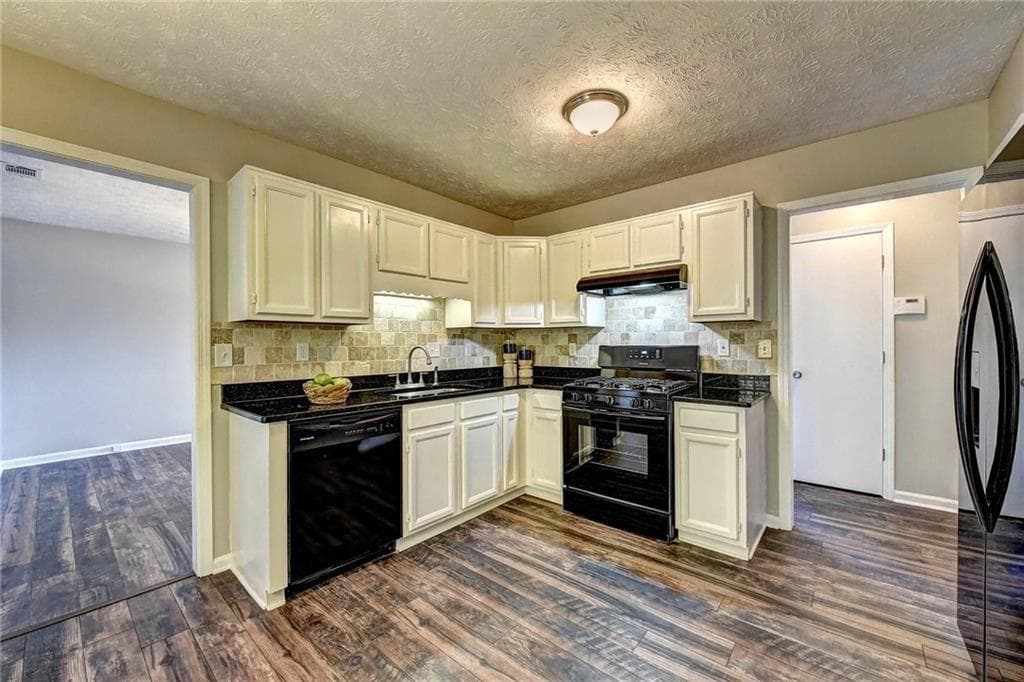 3 bedroom, 2 bathroom, 2,456 sq ft single family residence for rent at 235 Tanners Court, Alpharetta, GA 30022 for $2,750 a month — photo 10