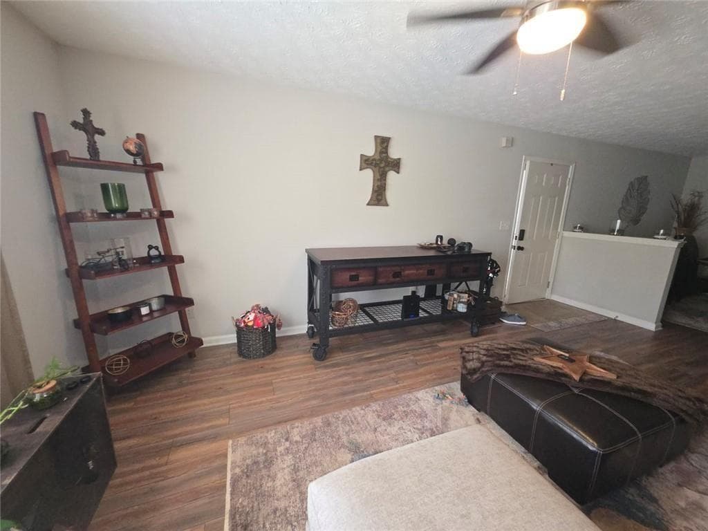 3 bedroom, 2 bathroom, 1,292 sq ft condominium for sale at 6102 Fairington Ridge Circle, Lithonia, GA 30038 — photo 4