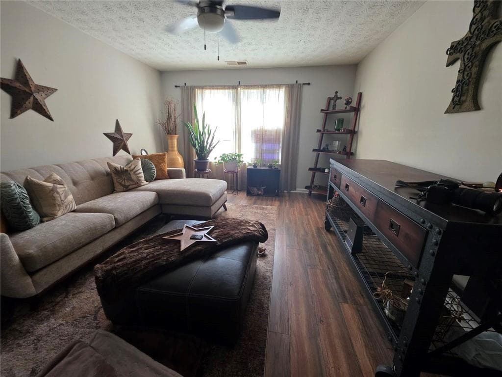 3 bedroom, 2 bathroom, 1,292 sq ft condominium for sale at 6102 Fairington Ridge Circle, Lithonia, GA 30038 — photo 5