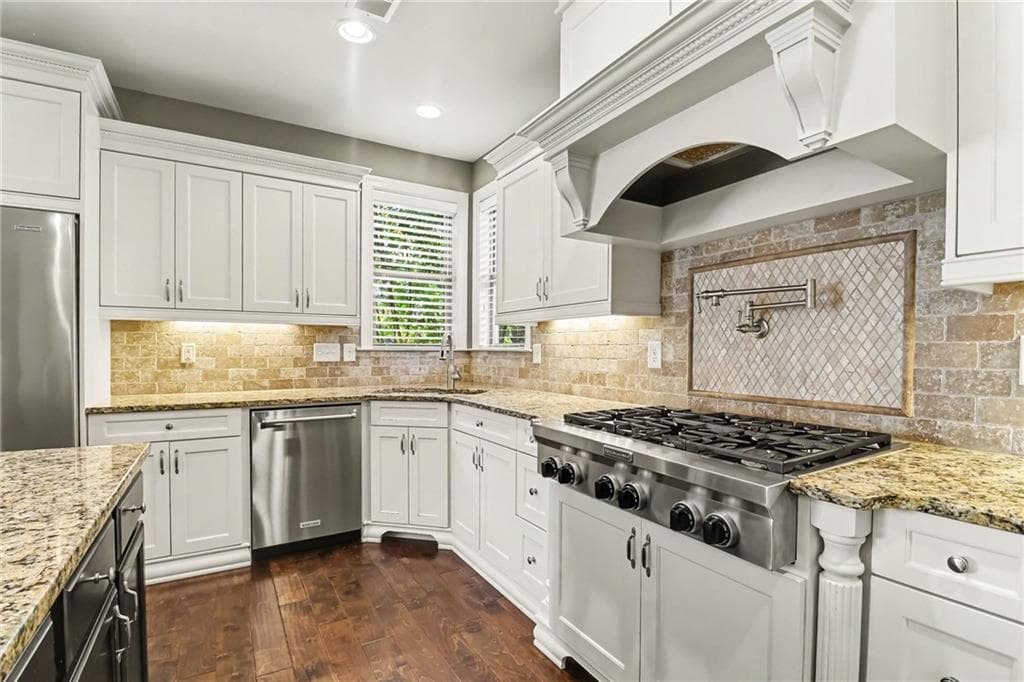 5 bedroom, 4 bathroom, 3,829 sq ft single family residence for sale at 4170 Williams Point Drive, Cumming, GA 30028 — photo 8