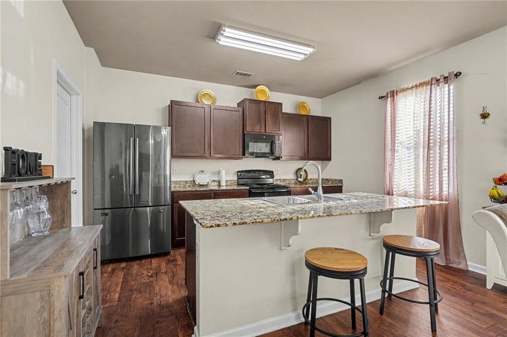 4 bedroom, 3 bathroom, 2,382 sq ft single family residence under contract at 1889 Sea Oats Drive, Hampton, GA 30228 — photo 3