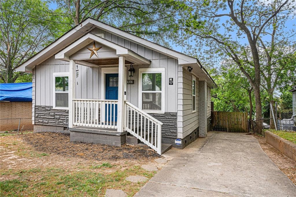 3 bedroom, 2 bathroom, 1,008 sq ft single family residence for sale at 3378 Lavista, Hapeville, GA 30354 — photo 2